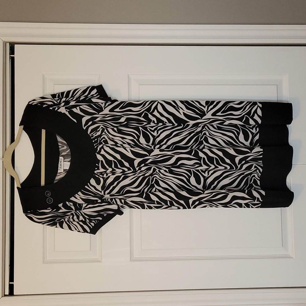Periwinkle size 18WP, black and white dress